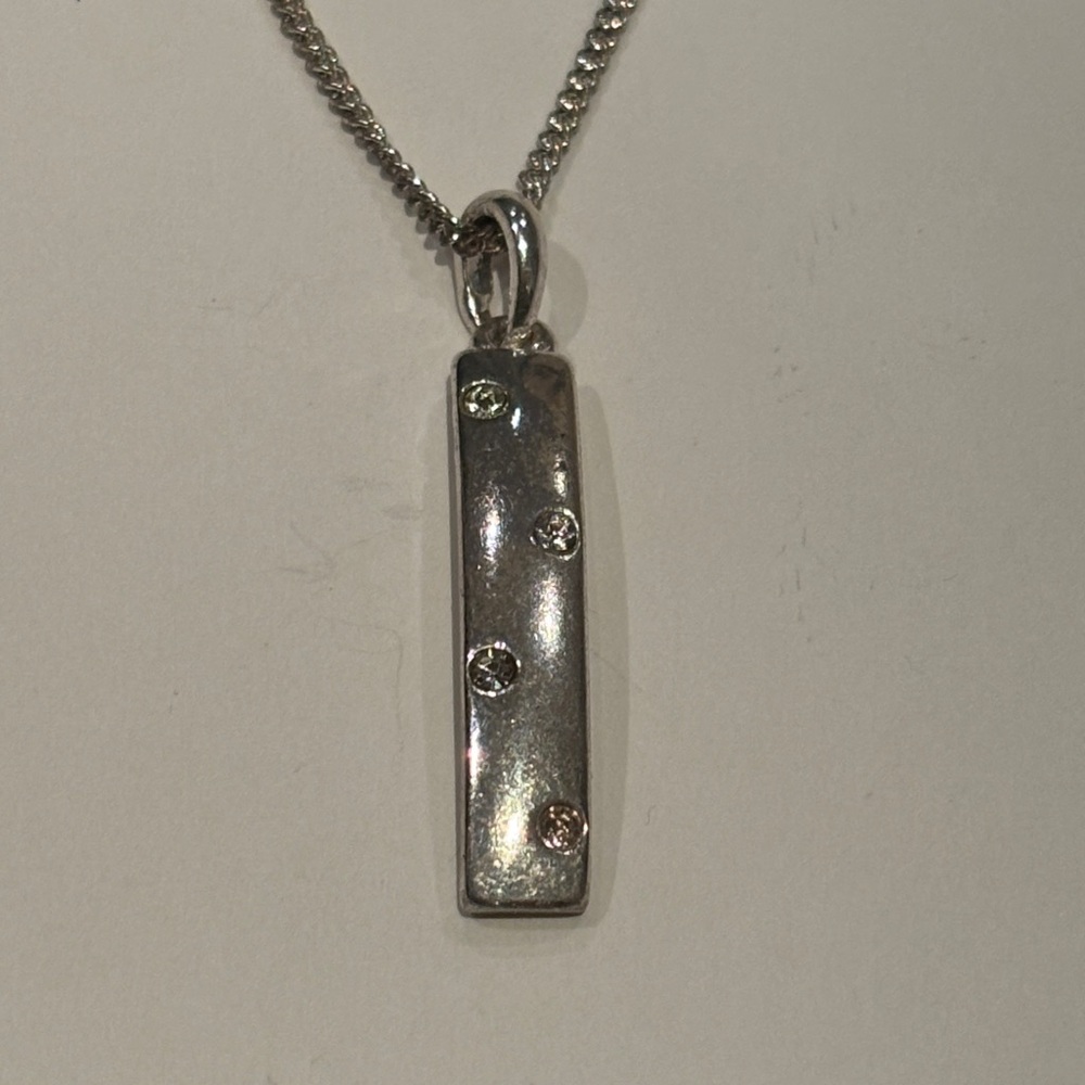 Signed NWT Elegant Silver Pendant Necklace